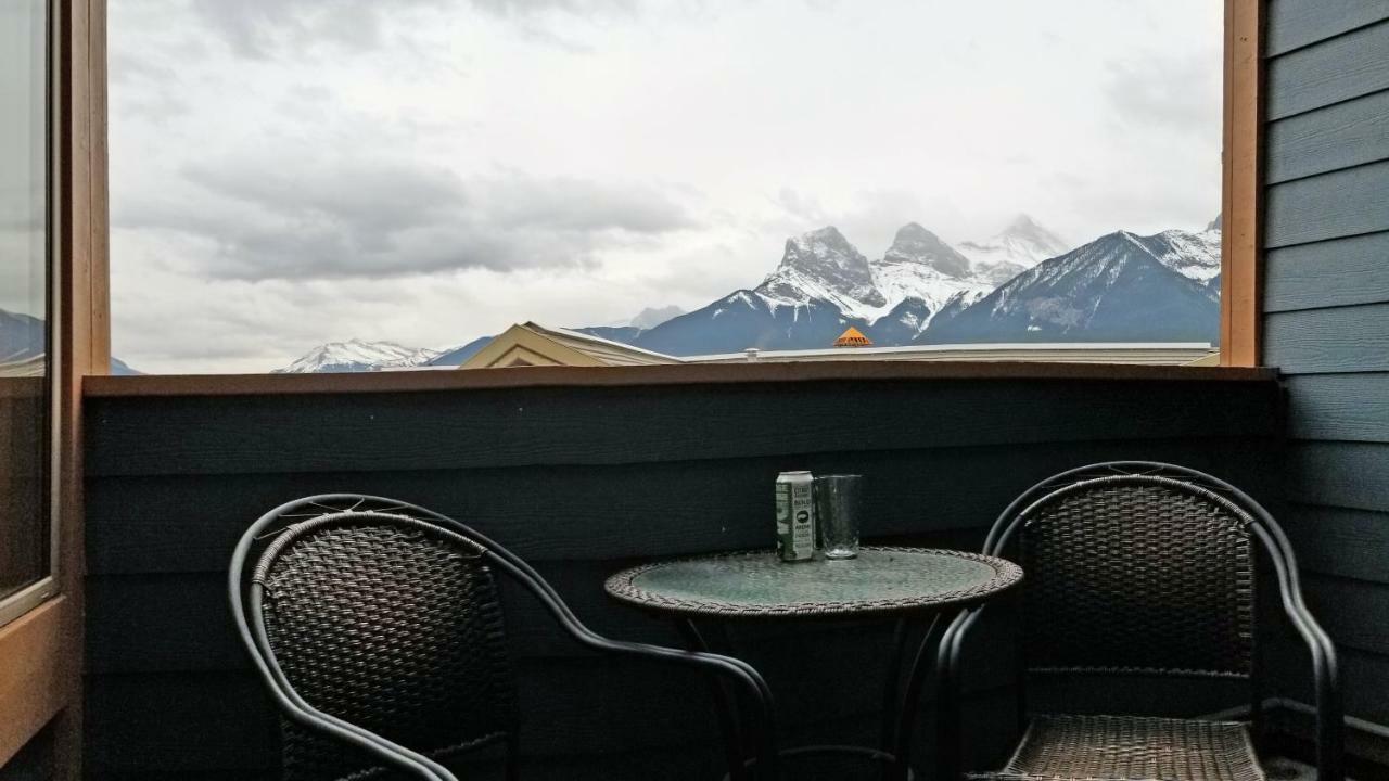 Downtown Loft, Mountain Views, Fireplace, Couple'S Retreat, Walker'S Paradise Canmore Dış mekan fotoğraf